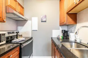 Cozy 1BR Apt w King Bed - Close to Downtown - Image 2
