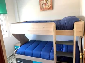 Agréable appartement avec internet haut débit et terrasse | Vue ville - Image 2