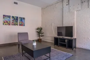 High-Rise Downtown Apts by Frontdesk - Image 2
