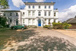 Beautiful 2BR Home in Wimbledon Village W/parking - Image 4