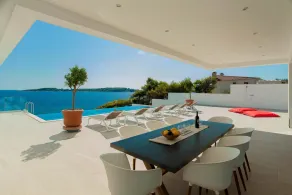 Villa Garma Beachfront 3 Bedroom villa Stunning Sea Views Gym Private Pier - Image 2