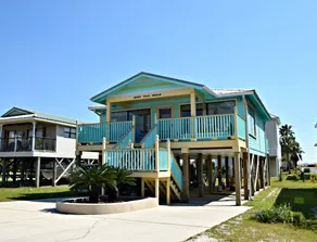 Sweet Pea's Dream 2 Bedroom Home by RedAwning - Image 1