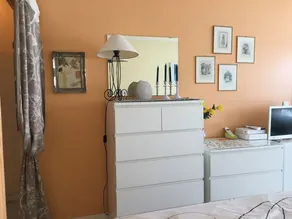 Sunny and Spacious Apt - Image 3