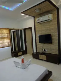 10 Blossoms Service Apartment - Image 3