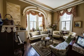Hughson Hall Bed & Breakfast - Image 5