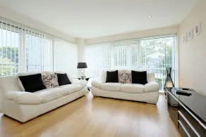Deluxe and Secure Apartment Close to Aberdeen City Centre - Image 2