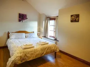 Flat Cottage - Image 2