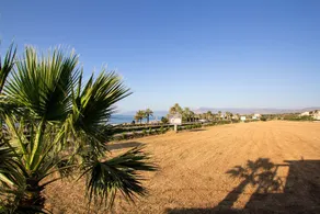G&E Beach Apartments - Image 3