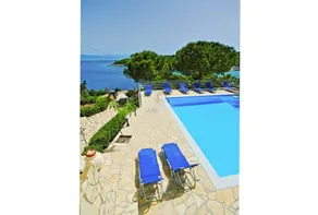 Dolphin Studio Swimming Pool Walk to Beach Sea Views A C Wifi Car Not Required - 559 - Image 2