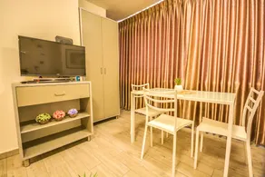 Rose Flat - Image 4