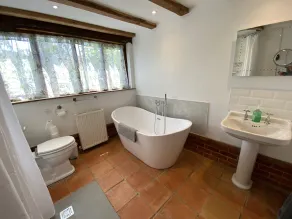 Brundish, Suffolk Barn, 2 Bed Idyllic 6 Acres - Image 2