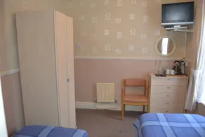 Holm Lea Hotel - Image 2