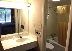 Magnuson Hotel Columbia - Image 1
