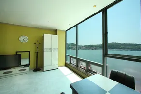 Yeosu Beach Pension (Ocean View from all rooms, Romantic Pub 30 seconds walk) - Image 3