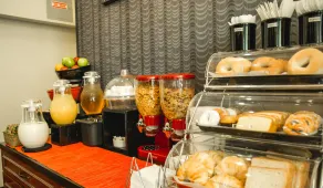 Econo Lodge Times Square - Image 2