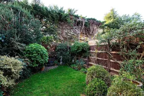 Enchanting in East Sheen - Image 4