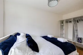 Lovely 2 Bedroom Apartment With Fireplace - Image 2