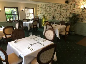 Swan Inn Hotel - Image 3