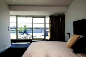 Sydney East Luxury Apartment - Image 3