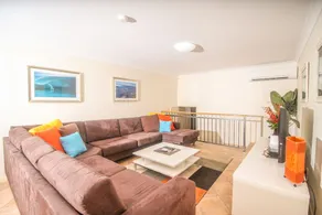 Absolute Beachfront Holiday House - Image 2