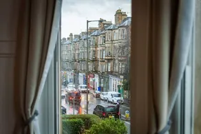 Incredible Victorian 4 Bedroom Apartment - Image 3