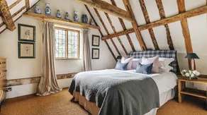 Lavish Tudor Estate & Gardens - Sleeps 25 - Image 4