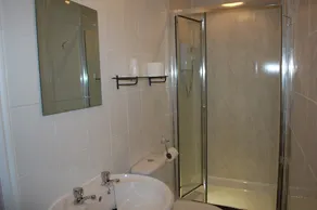 Crystal House Hotel - Image 2