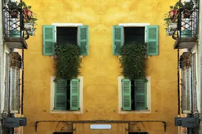 Heart of Old Town - Image 2