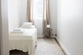 2ndhomes Gorgeous 3BR Apartment w Sauna - Image 4