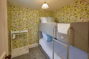 Host & Stay - Arncliffe View - Image 2