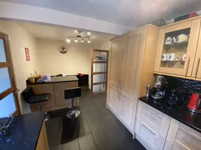 4 Bed house, downstairs bedroom & Ensuite & parking - Image 3