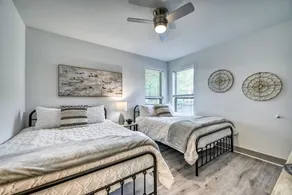 Upscale 5 BR Home With Great Views on Lake Travis - Image 4