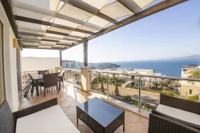 Sleek Flat With Private Beach and View in Milas - Image 4