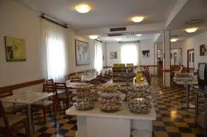 Hotel Larenzia - Image 4