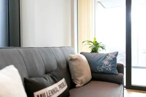 Modern 2 bed for 4 Guests - 15 Mins to LDN Bridge! - Image 2