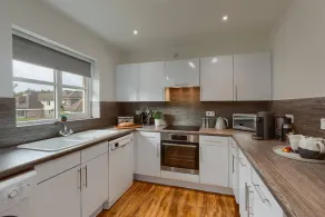 Captivating 3-bed Apartment by Gleneagles - Image 2