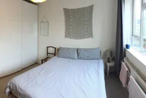 Spacious North London Flat With Balcony - Image 2
