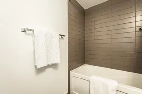 Life Suites Lakeside Mimico - Image 5