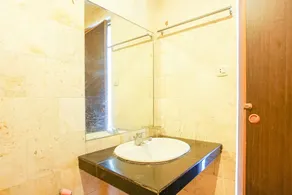Lucky Inn Hotel - Image 4