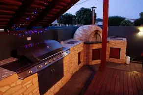 Waikiki Beach Bed & Breakfast-Rockingham - Image 3