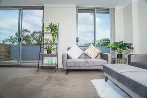 Designed Home of Ultimate Convenience In Gordon - Image 2