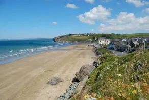 Beautiful 3-bed Cabin in Pembrokeshire Coast - Image 2