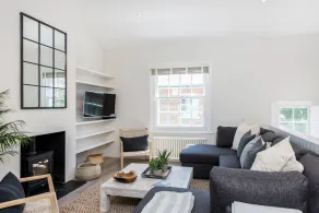 3-bed Mews House, Battersea - Image 2