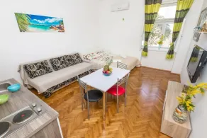 Central Jardin Guesthouse - Image 2