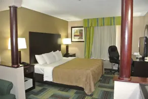 Quality Inn & Suites Arnold - Image 3