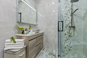 High-end Modern Villa Spa Pool & Views - Image 2