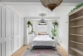 Gorgeous and Vibrant 3 Bedroom Apartment in London - Image 3
