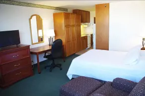 Clive Hotel & Suites - Image 3