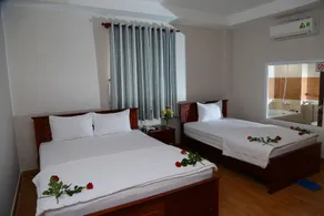 Holiday Hotel - Image 3