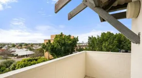 Bright 2 Bedroom Apartment Near Optus Stadium - Image 5